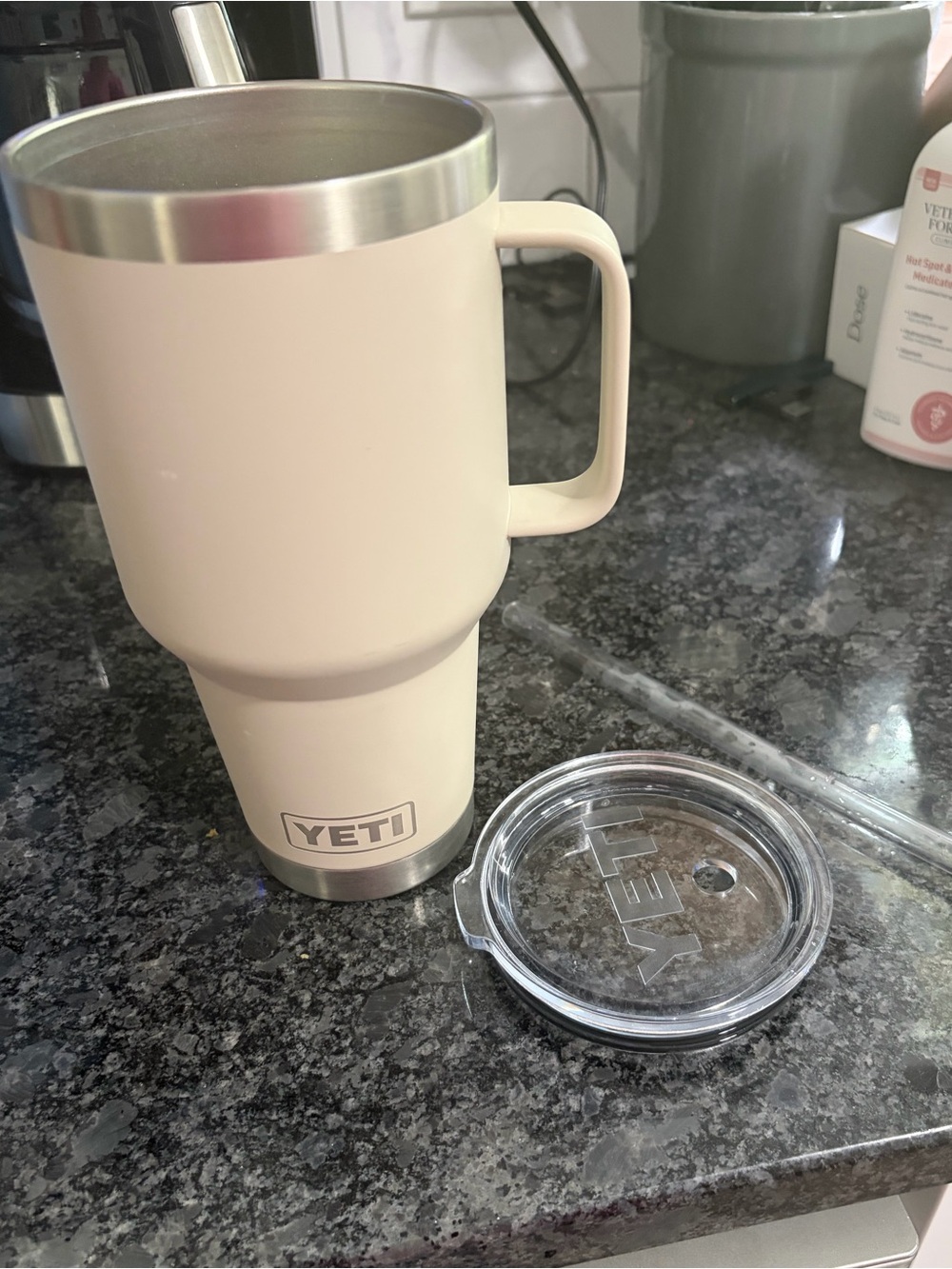 Yeti 35oz straw tumbler